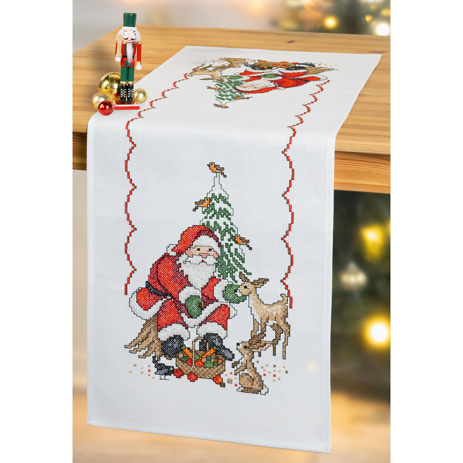 "Chemin de table ""Père Noël avec les animaux de la forêt"""